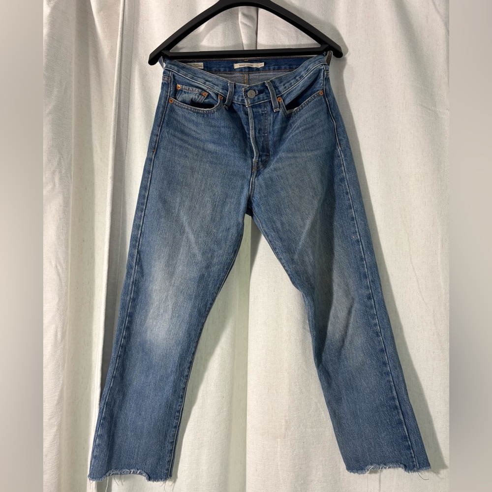 Levi wedgie straight frayed Jean